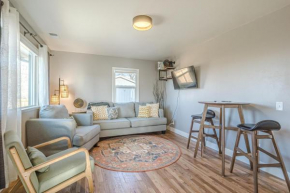 Broadway Bungalow Cozy Downtown Desert Retreat